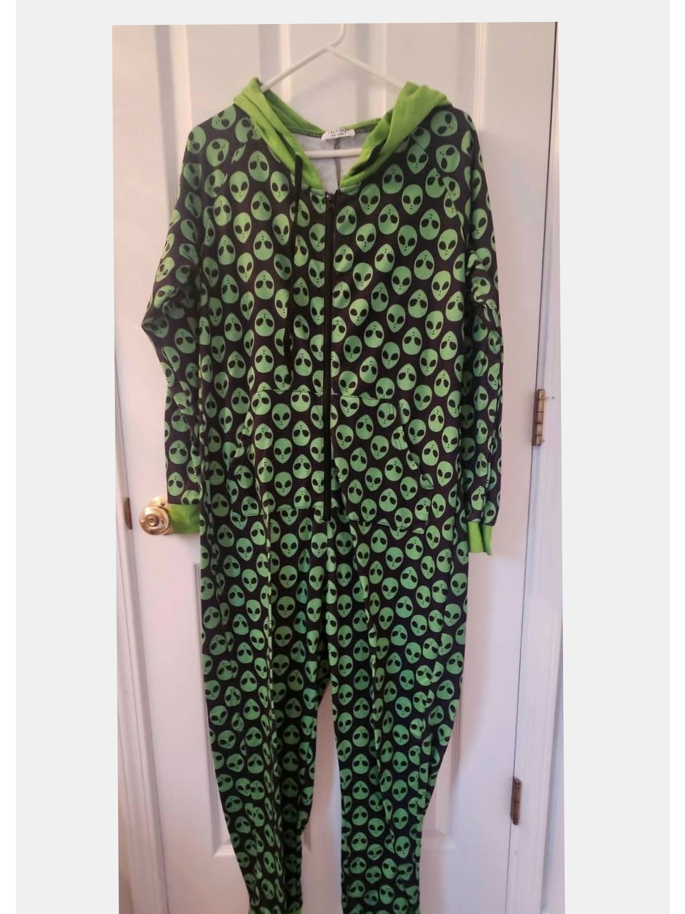 🥳 2 Items / $20 🥳 Unisex Green Alien Print Hooded Onesie